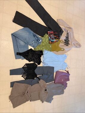 CLEARANCE - Women’s XS/S/M Bundle 14pcs